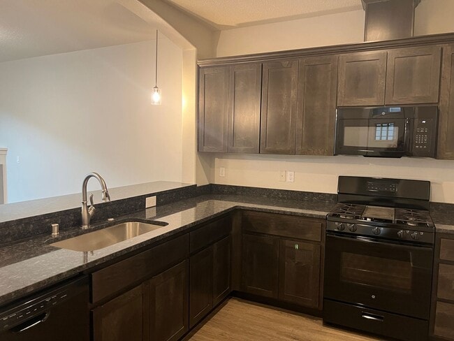 Building Photo - Beautiful Newer Built Home Central location!