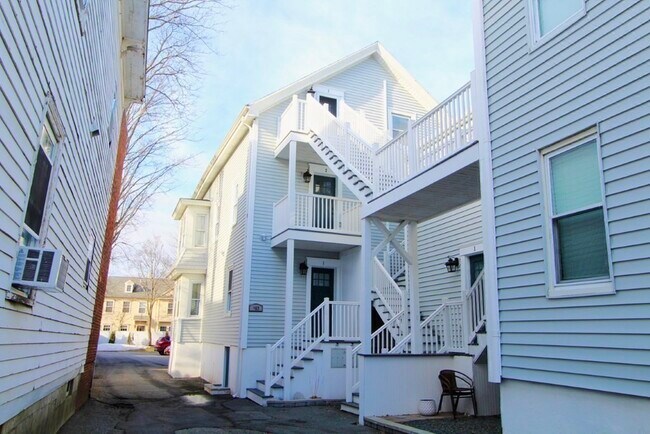 Building Photo - 162 Bridge St