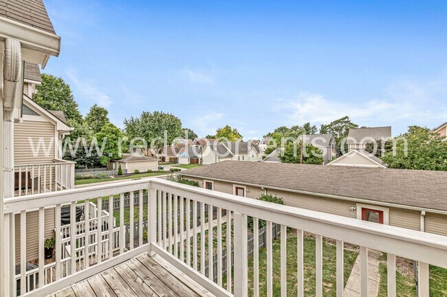 Building Photo - Stylish 2-Bed, 2.5-Bath Home in Prime Loca...