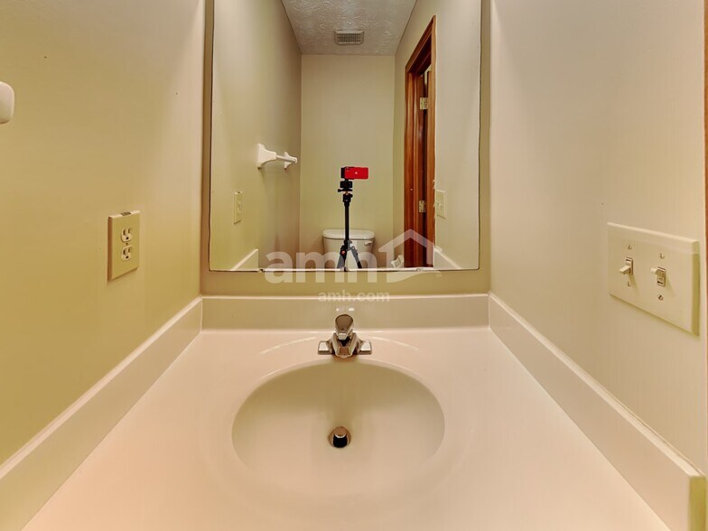 Building Photo - 6757 Eddleston Ct