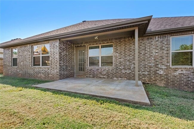 Building Photo - 3104 SW Waterleaf Ave