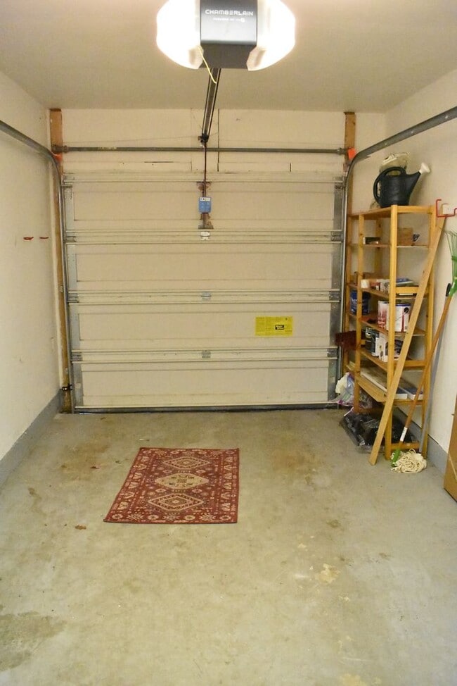 Building Photo - North Stafford End Unit Townhome !!