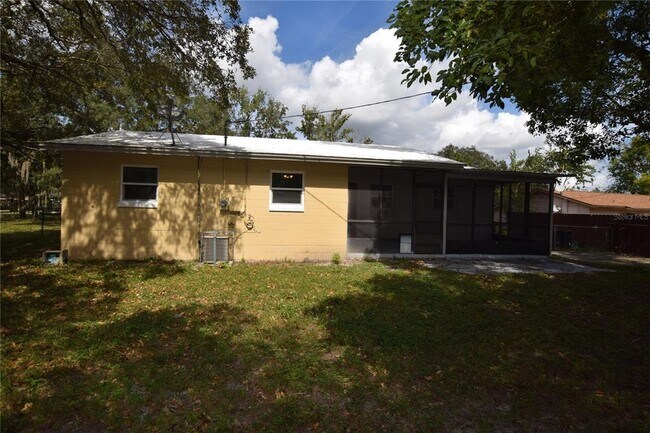 Building Photo - 202 James Ct