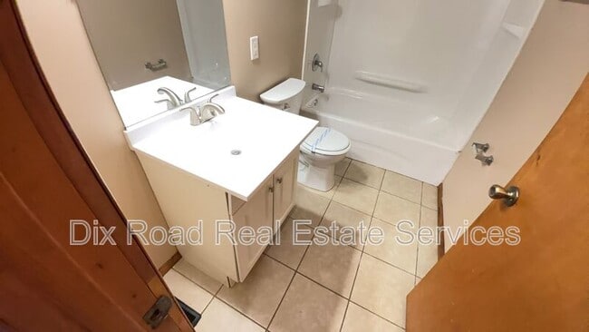 Building Photo - 677 Mark Ave