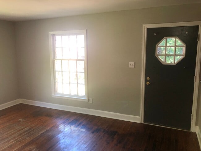 Building Photo - 3024-3026 Amity Garden Duplex
