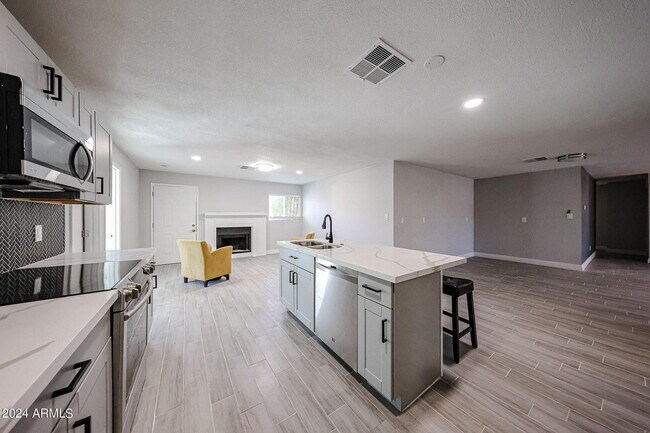 Building Photo - 11207 S Iroquois Dr