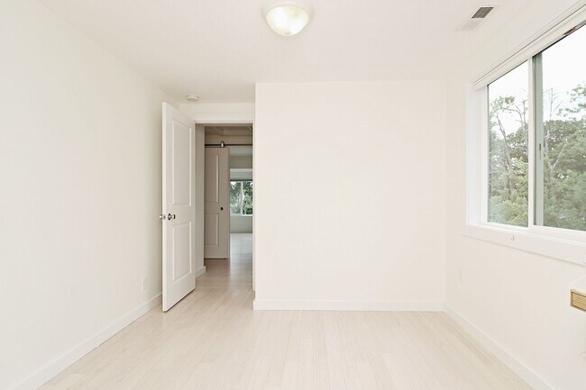 Building Photo - Bright & Modern Downtown Home Near UVA Medical Center