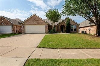 Building Photo - 2720 Alpena Dr