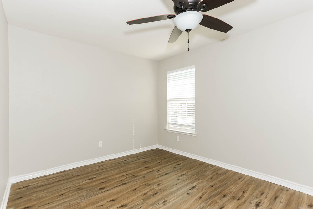 Building Photo - 7953 Meadow Spring Ln