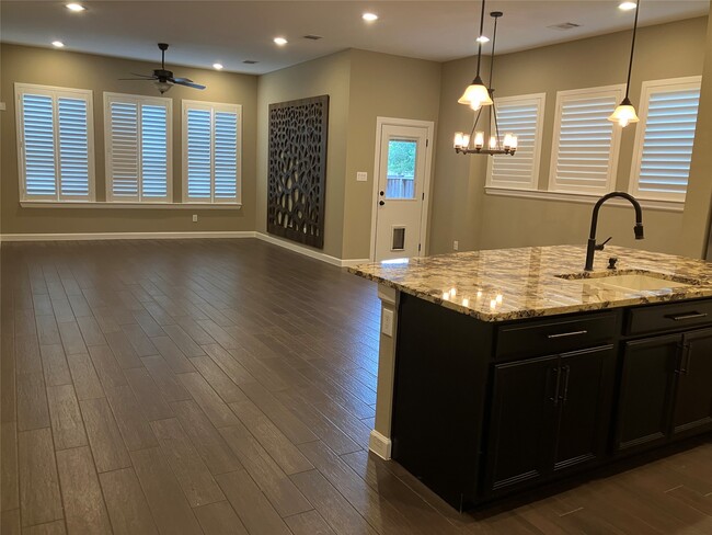 Building Photo - 131 Castlegate Ln