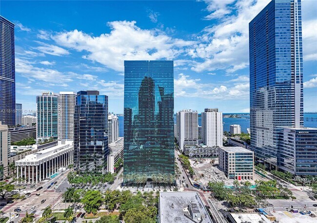 Building Photo - 1395 Brickell Ave