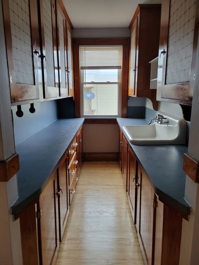 Building Photo - 402 Hevey St