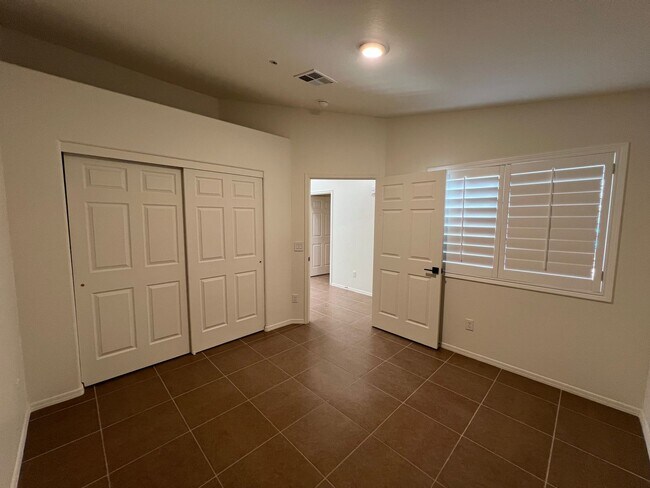 Building Photo - VERY NICE 3 BEDROOM IN DESERT SKY!