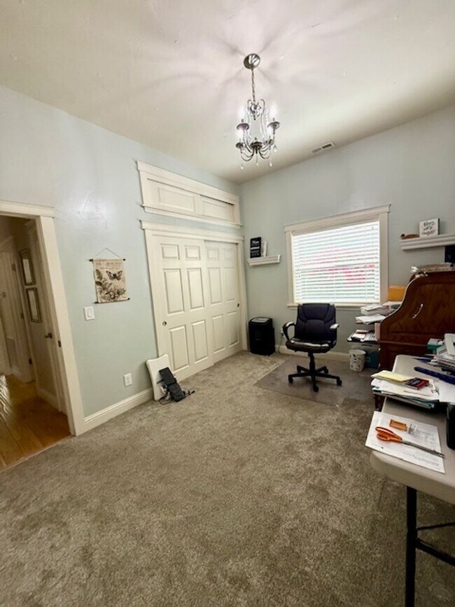 Building Photo - Beautiful Custom Built 3 bed/2.5 bath Home