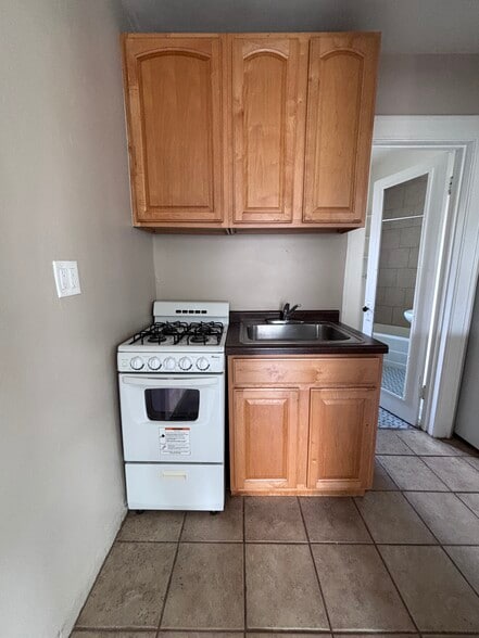 Building Photo - 121 N Hancock St