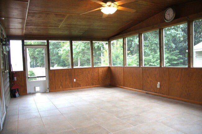 Building Photo - 11106 Knight Castle Dr