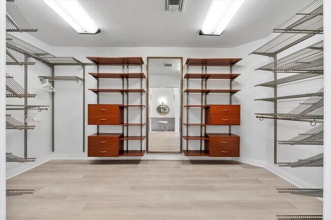 Building Photo - 2484 SE 12th St