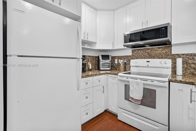 Building Photo - 3545 NE 167th St