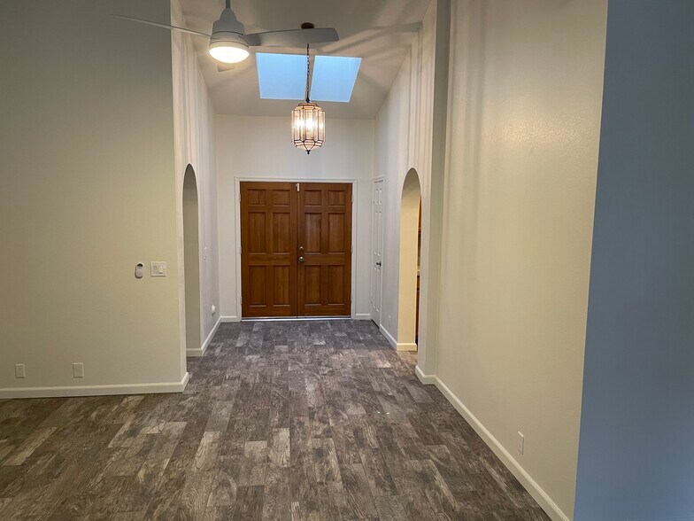 Building Photo - 8038 E McLellan Blvd