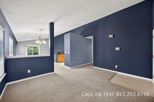 Building Photo - 133 2 Pond Loop