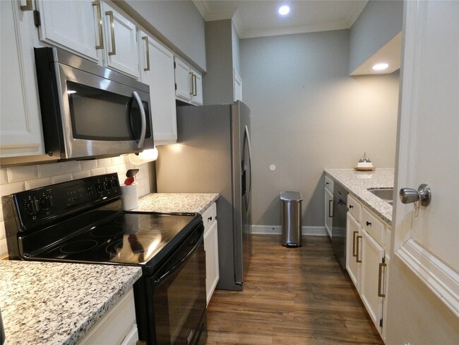 Building Photo - 3780 Tanglewilde St