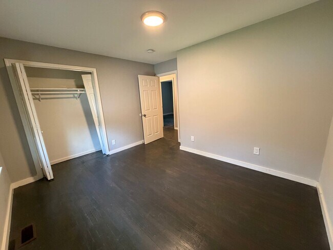 Building Photo - Charming 4/2.5 House in Armuchee- $1,995