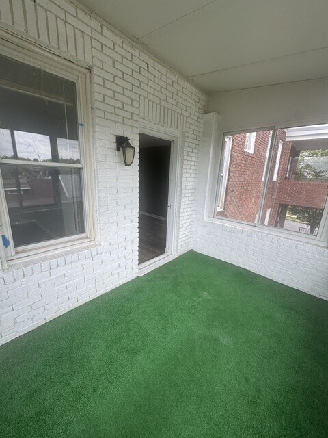 Building Photo - 2917 Poplar Terrace