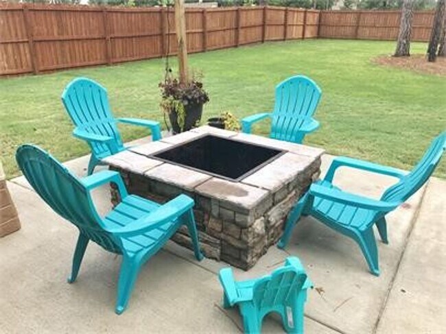 Building Photo - Carolina Lakes Gated Community!!