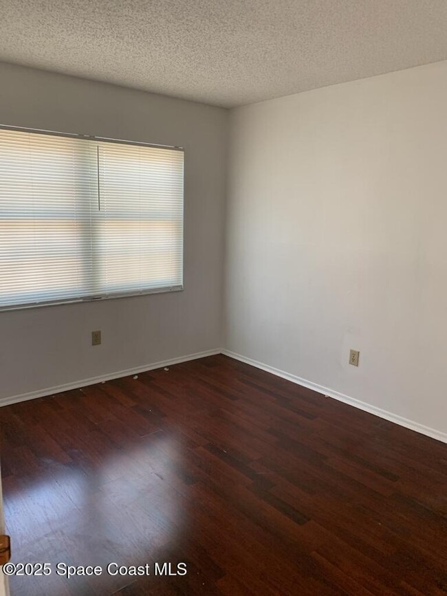 Building Photo - 1485 Malibu Cir NE