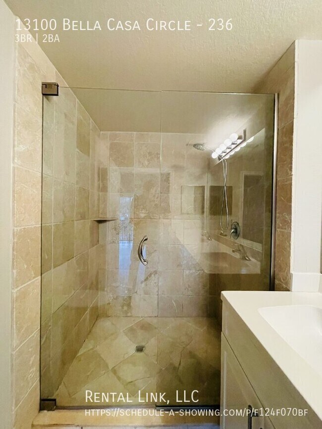 Building Photo - 13100 Bella Casa Cir