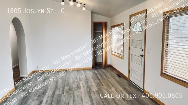 Building Photo - 1805 Joslyn St