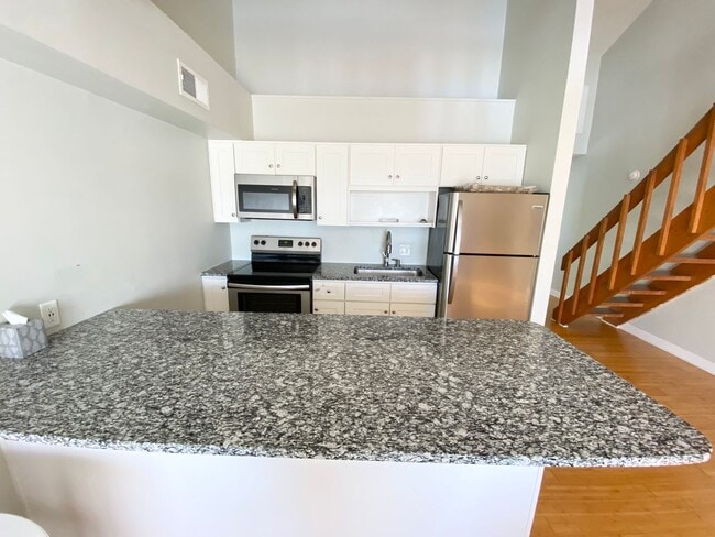 Building Photo - OCEAN VIEW OF THE SUNRISE AND SUNSET!!!