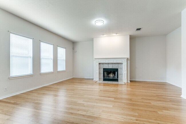 Building Photo - 4-BEDROOM IN PRESTON HOLLOW