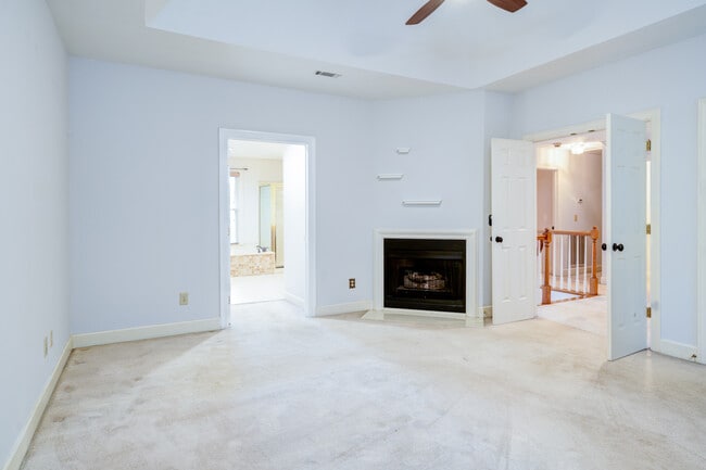 Building Photo - 60 Ravenwood Hills Cir