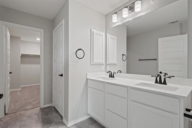 Building Photo - 213 Sweet Autumn Dr