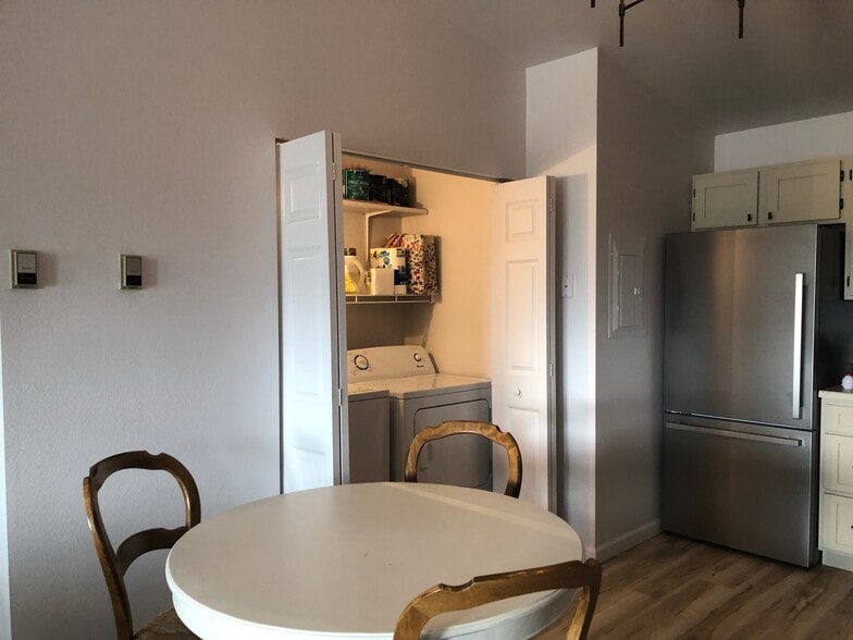 dining table in kitchen - 3505 Fallon St