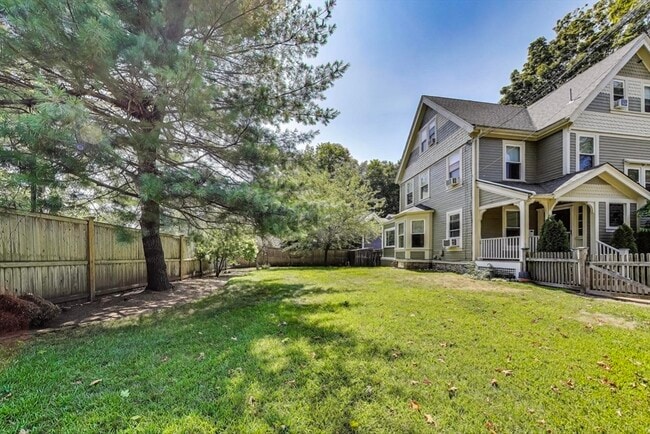 Building Photo - 2 Elm St