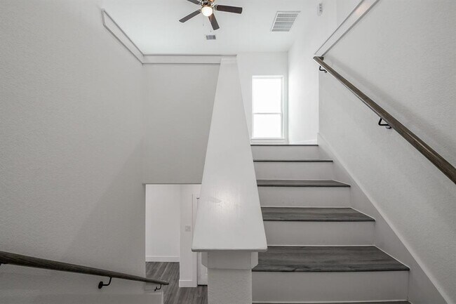 Building Photo - 4438 Aledo St