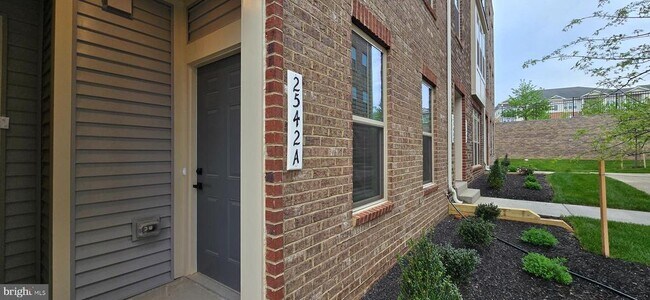 Building Photo - 2542 VERONA Pl