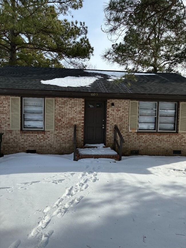 Building Photo - 803 Crawford St S