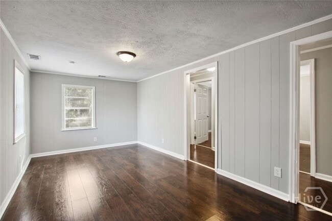 Building Photo - 1001 Treat