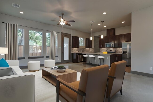 Building Photo - 923 E 37th St