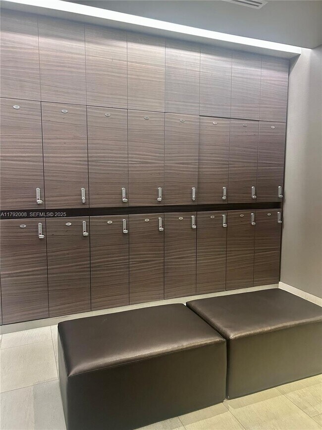 Building Photo - 1830 S Ocean Dr