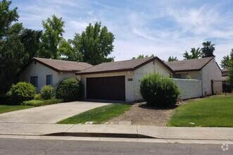 Building Photo - 875 Tanglewood Dr