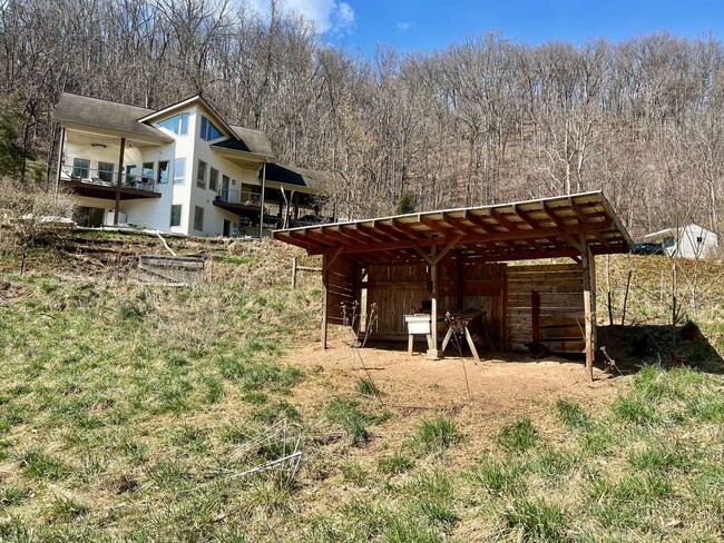 Building Photo - Live the Hobby Farm Dream in Shawsville, VA!