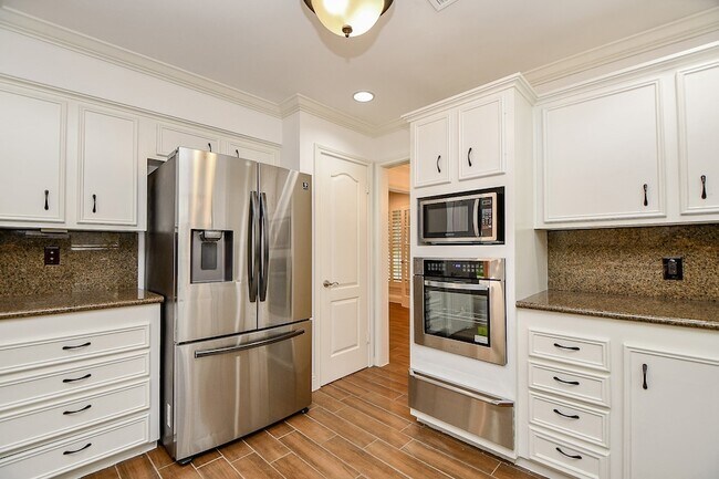 Building Photo - 7506 Creekwood Dr