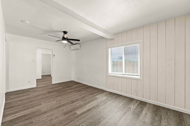 Building Photo - Enjoy Lake Views from This Cozy 1 Bed, 1 Bath Home