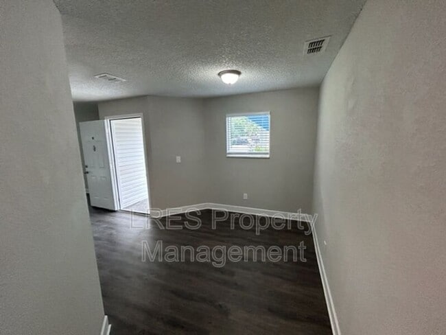 Building Photo - 2560 Woodgate Blvd