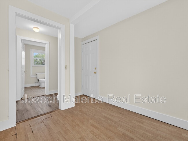 Building Photo - 483 Boswell Ave