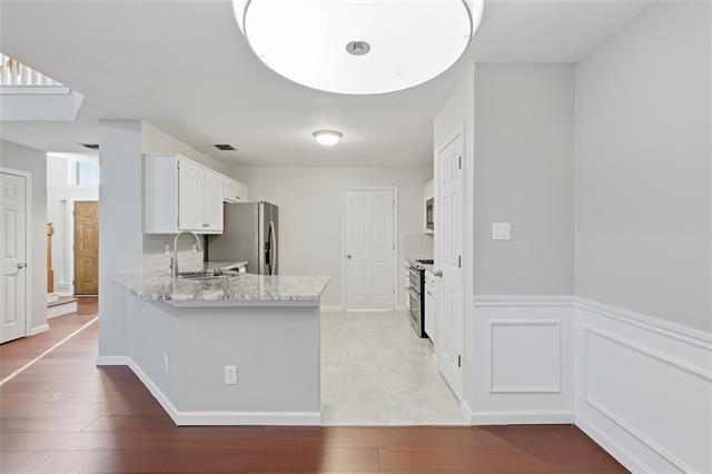 Building Photo - 2097 Amherst Dr